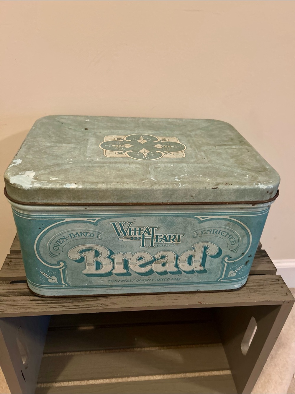 Vintage 1977 Large Ballonoff Wheat Heart Brand Tin Bread Box W/ Hinged Lid